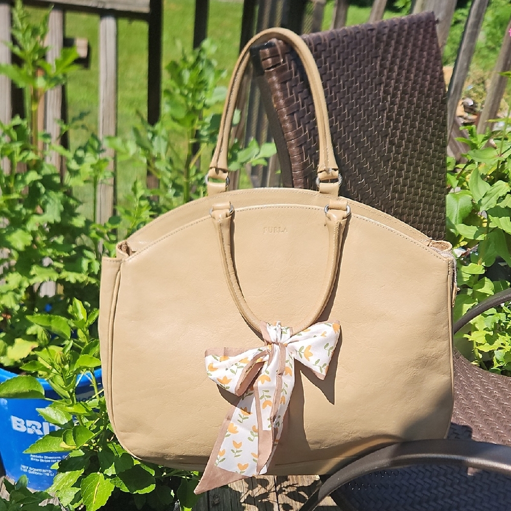 Furla Elegant Cream Leather Tote Bag EUC